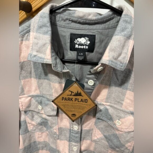 NEW WITH TAGS🌟 WOMANS PARK PLAID BUTTON DOWN - Picture 3 of 6